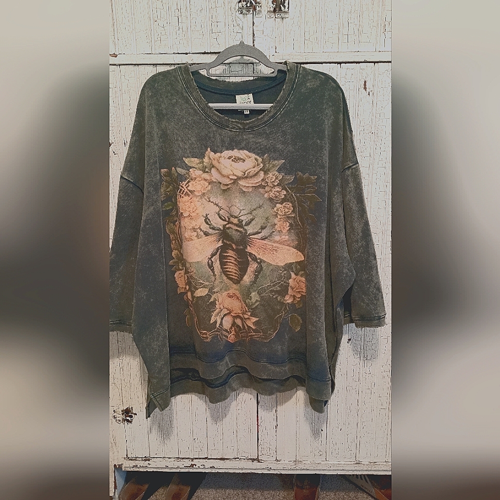 Jaded Gypsy Dancing with the Moon Buzzing Around sweat shirt